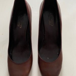 Comfortable yet stylish Franco Sarto pumps.
